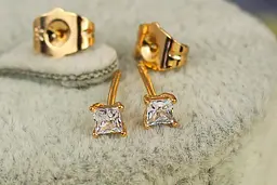 Сережки гвоздики Xuping Jewelry квадратні камінці 4 мм золотисті