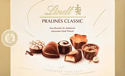 Шоколадні цукерки Lindt Pralines Classic Chocolate 125г