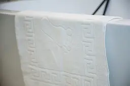 Килимок махровий Ecotton 50х70 см 650 гр./м рушник для ніг білий з тисненням Ніжки для ванної кімнати (24690) - мініатюра 3