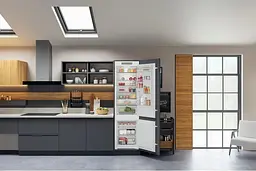 Вбудований холодильник Ariston Hotpoint з морозильною камерою (HAC20T321) - мініатюра 3