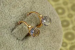 Сережки дитячі Xuping Jewelry Сваровські хамелеон багатогранність із зеленими каменями 1 см золотисті - мініатюра 3