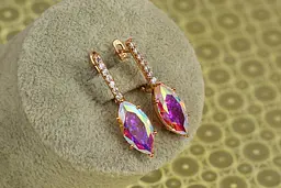 Сережки Xuping Jewelry Мартіна з каменем хамелеон 3,2 см золотисті - мініатюра 2