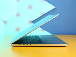 Ноутбук Apple MacBook Pro 16'' M5 Max 48/2TB Silver 2026 (MGE94) Б/У [175844] - мініатюра 3