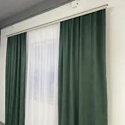 Мікровелюрові штори темно-зеленого кольору 2шт. 150х270 з білим шифоновим тюлем 400х270, на тасьмі ALBO pbe0052607 - мініатюра 7