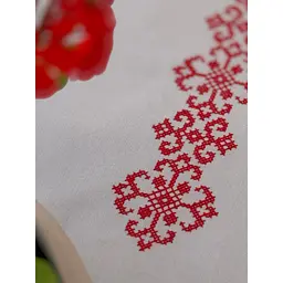 Ранер Ecotton Duck Grey з червоною вишивкою 45 х 170 см (25260) - мініатюра 3