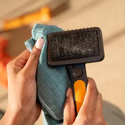 Щітка-пуходерка для грумінгу собак і котів Fiskars Slicker Brush 9 см (2009138) - мініатюра 4