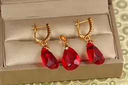 Набір Xuping Jewelry Велика крапля із червоним каменем Сваровські золотистий