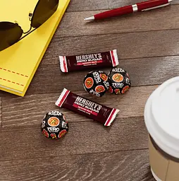 Мікс шоколадних цукерок Hershey's And Reese's Zero Sugar Assorted Dark Chocolate Candy 439г - мініатюра 6