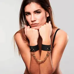Наручники Bijoux Indiscrets Maze - Wide Cuffs, чорні - мініатюра 2