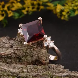 Каблучка з червоного золота з гранатом 17 K-0026