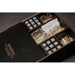 Подарунковий набір Whiskey Stones камені для віскі в дерев'яному пеналі №8 + декантер і 4 склянки Rocco Dedalo + щипці + мішечок - мініатюра 3