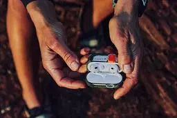 Чохол UAG для AirPods (Gen 4, 2024), Plasma, Olive Drab teh0019327 - мініатюра 2