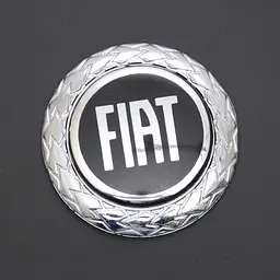 Емблема для Fiat D75 з колоском / пластикова Чорна