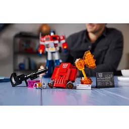Конструктор LEGO Icons Оптимус Прайм, 1508 деталей (10302) - мініатюра 4