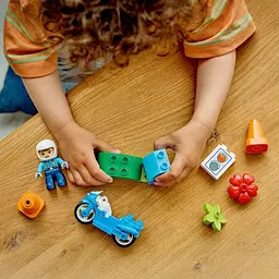Конструктор LEGO DUPLO Town Синій поліцейський мотоцикл 11 деталей (10471) - мініатюра 10