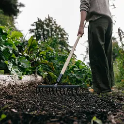 Граблі Fiskars Solid з дерев'яною ручкою 12 шт (1014811) - мініатюра 3