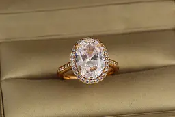 Кільце Xuping Jewelry малинки з білим каменем р 19 золотисте