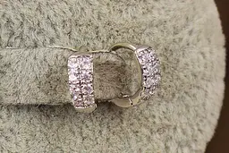 Сережки кільця Xuping Jewelry з камінням у два ряди 10 мм сріблясті - мініатюра 2