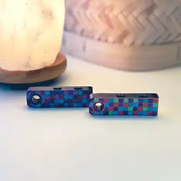 Апаратний гаманець для криптовалют Ledger Nano S Plus World of Women Limited Edition №2 (LNSPWOW2) - мініатюра 4