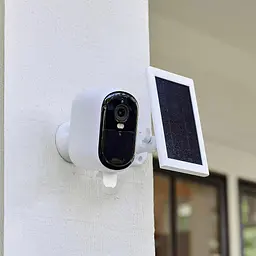 Зарядний пристрій для сонячних панелей Arlo Essential (2-го покоління) - сертифікований аксесуар Arlo - Працює з вуличною камерою - мініатюра 2