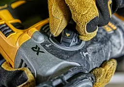 Перфоратор акумуляторний безщітковий DeWALT SDS-Plus з АКБ та ЗП DCH274P2T - мініатюра 5