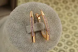 Сережки Xuping Jewelry дорожки стрелы с камнями с внешней и внутренней стороны 3 см золотисті - мініатюра 2