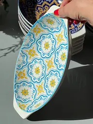 Тарілка блакитна 700 мл глиб. з 2 руч. 27,5/16,5x4,5 см "Тригір'я"