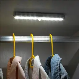 Бездротовий LED світильник із датчиком руху UFT MB01 на батарейках 17х2х3 см - мініатюра 3
