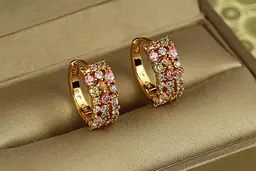 Серьги Xuping Jewelry Фиерия с разноцветными камнями 1,5 см золотистые - миниатюра 2
