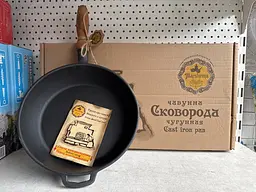 Сковорода чавунна 26 см з деревʼяною ручкою Майстерня чавун