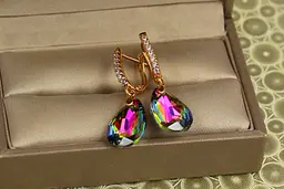 Сережки підвіски Xuping Jewelry Велика крапля із зеленим каменем Сваровські 3,4 см золотисті