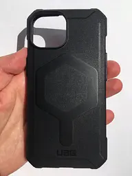 Оригінальний протиударний чохол для iPhone 15/14/13 UAG Essential Armor MagSafe Black 114288114040 - мініатюра 6