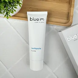 Зубна паста BlueM Oxygen Блюем з ксилітом, фторидом кальцію та лактоферрином, догляд за яснами, імплантами та при сухості 75 мл - мініатюра 2
