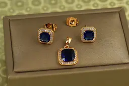 Набір Xuping Jewelry ромб в обідку із фіанітів з смнім каменем золотистий