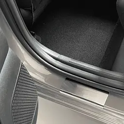 Накладки на пороги для Hyundai Elantra 2021- Нержавіюча сталь із загином та Логотипом 4 шт (Premium P-HY37) - мініатюра 4