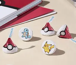 Шоколадні цукерки Hershey's Kisses Milk Chocolate Pokemon 151 Candy 286г - мініатюра 5