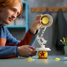 Конструктор LEGO Ideas Disney Pixar Luxo Jr. 613 деталей (21357) - мініатюра 17