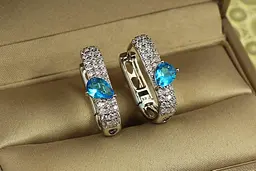 Сережки Xuping Jewelry Догма з блакитним каменем 2 см сріблясті - мініатюра 2
