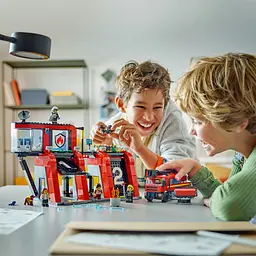 Конструктор LEGO City Пожежне депо з пожежною машиною 843 деталі (60414) - мініатюра 5