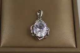 Кулон Xuping Jewelry Сицілія з білим каменем 1,9 см сріблястий