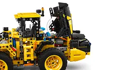 Конструктор LEGO Technic Колісний навантажувач Volvo L120 Electric 973 деталі (42209) - мініатюра 9