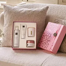 Подарунковий набір Rituals The Ritual Of Sakura Medium Gift Set: скраб для тіла 125 г + крем для тіла 100 мл + гель-піна для душу 200 мл + ароматична свічка 140 г - мініатюра 3