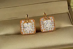 Сережки Xuping Jewelry вічність з білим каменем 1,3 см золотисті