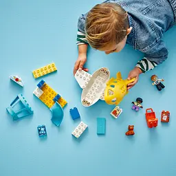 Конструктор LEGO DUPLO Town Уперше в аеропорту 23 деталі (10443) - мініатюра 13