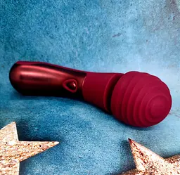 Вібратор Dream Toys Dinky Curved Wand Jacky O -мікрофон, 23 см бордовий - мініатюра 3