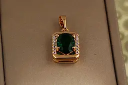 Кулон Xuping Jewelry Зелений овальний камінь в прямокутній оправі 1,5 см золотистий