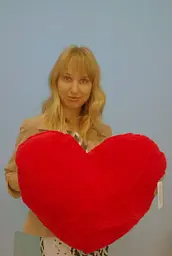 Іграшка подушка Alina Серце 50 см червона - мініатюра 2