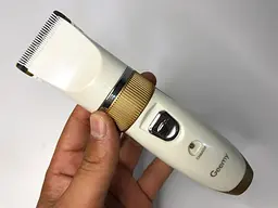 Машинка для стрижки з двома акумуляторами Geemy GM-6001 триммер з насадками кераміко-титанієві ножі - мініатюра 5