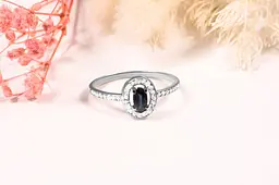 Каблучка з білого золота з сапфіром і діамантами 15 К-0374 - мініатюра 4