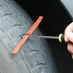 Ремкомплект для шин Tubeless Tire Repair Kit, набір для ремонту безкамерних шин, з клеєм і жгутами - мініатюра 4